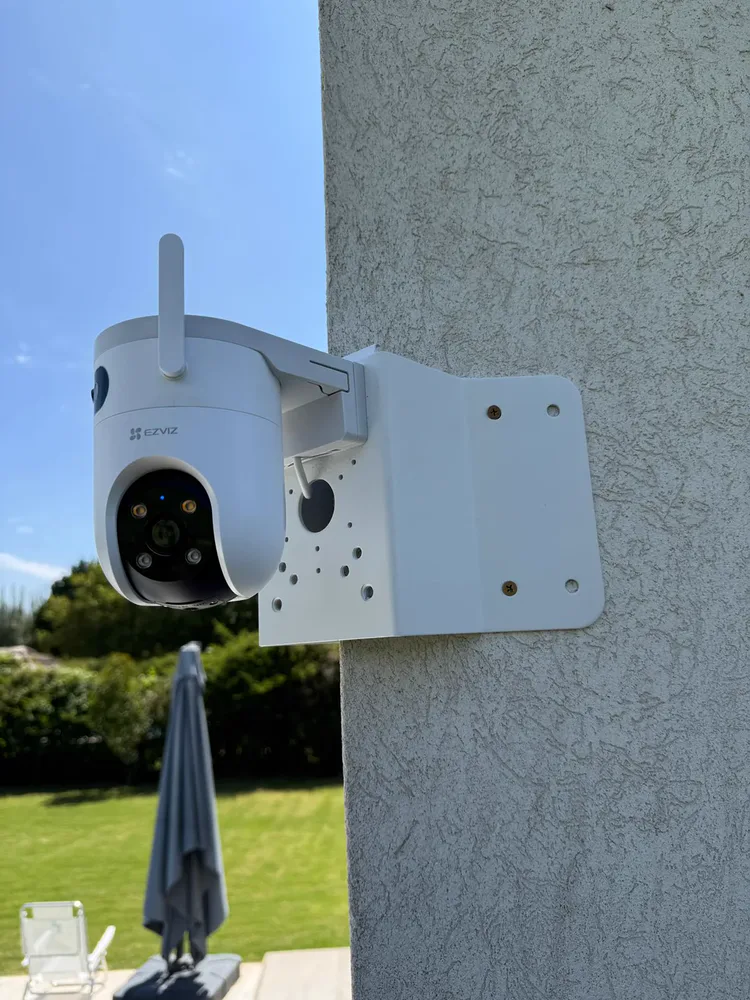 Cámara de seguridad domo WiFi exterior con monitoreo remoto desde el celular por Solutec en Río Cuarto